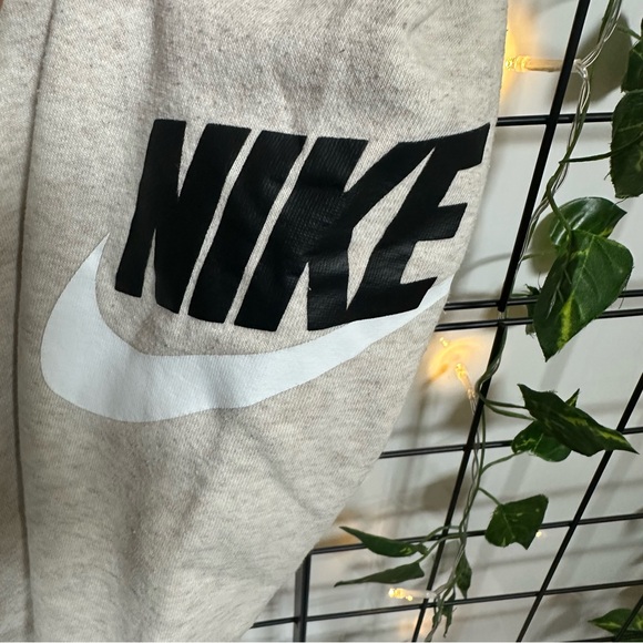 Nike Tan/Black/White Graphic Logo Matching Set Hoodie & Joggers Size 2T (Boy) - Picture 9 of 16